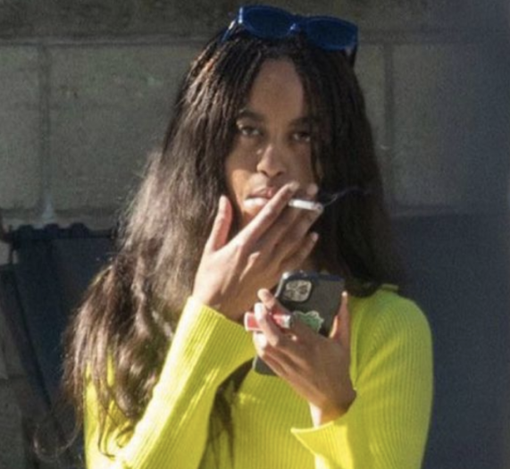 Obama family getting hate mail because Malia Obama seen smoking cigarettes
