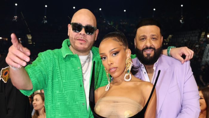 Cara Delevingne Gets Roasted For Her High-Effort, Low-Quality BBMA Photo Of Doja Cat, DJ Khaled, And Fat Joe