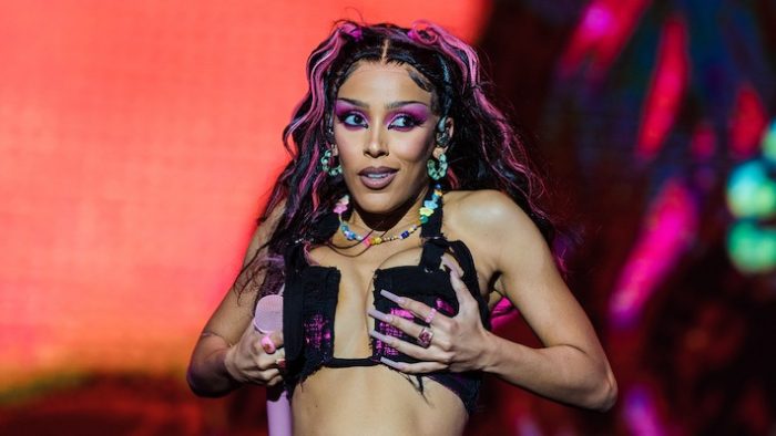 Doja Cat Imitates Amber Heard’s Infamous ‘Dog Stepped On A Bee’ Court Testimony On TikTok