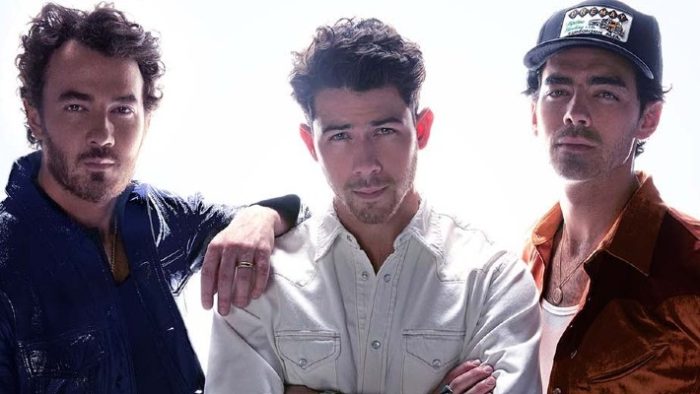 Jonas Brothers Brought The Jam Session In A Performance Of ‘Waffle House’ On ‘Saturday Night Live’