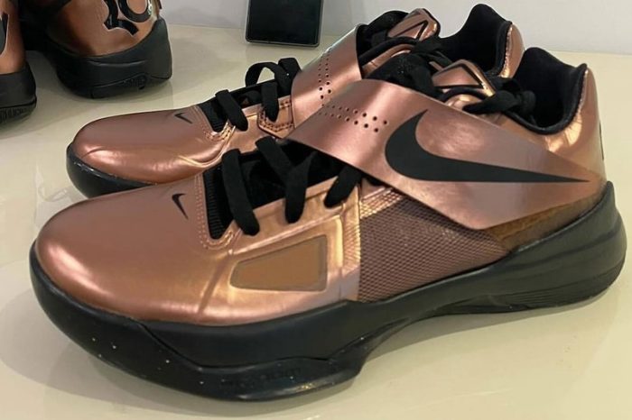 First Look at the Nike KD 4 “Christmas”