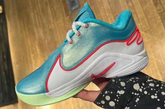First Look at the Nike LeBron 22 “Christmas”