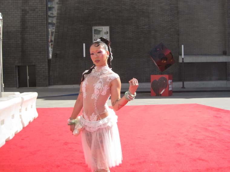 SAILORR reps her Vietnamese roots on the red carpet