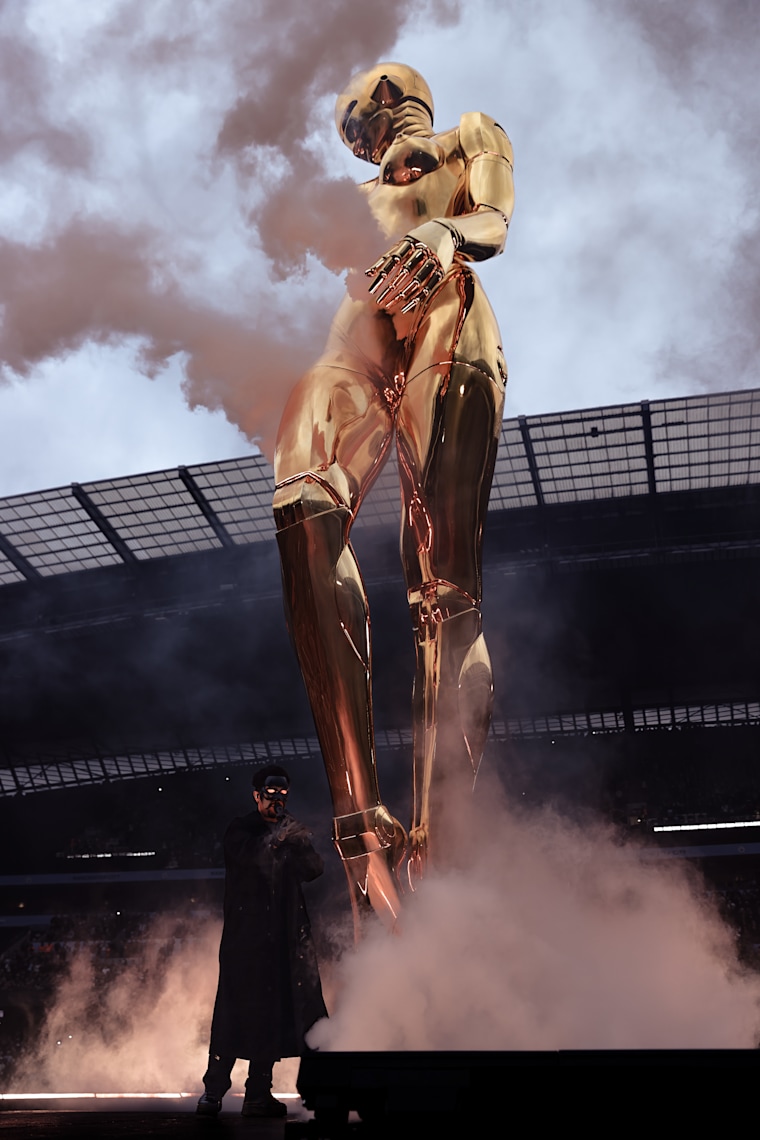 The Weeknd commissioned a record-breaking gold statue for the After Hours til Dawn Tour